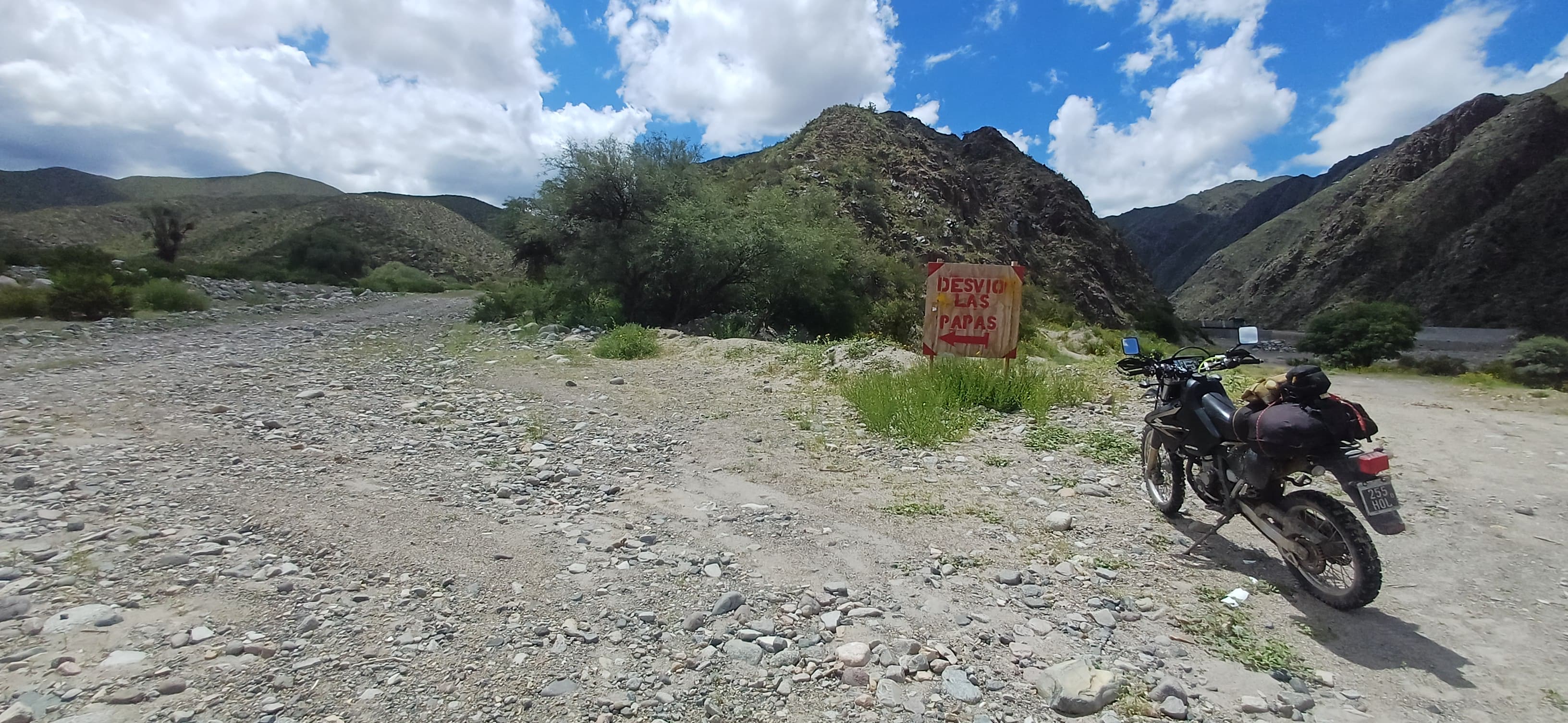 Campo de Piedra Pómez por Las Papas durante una exploración de ruta.