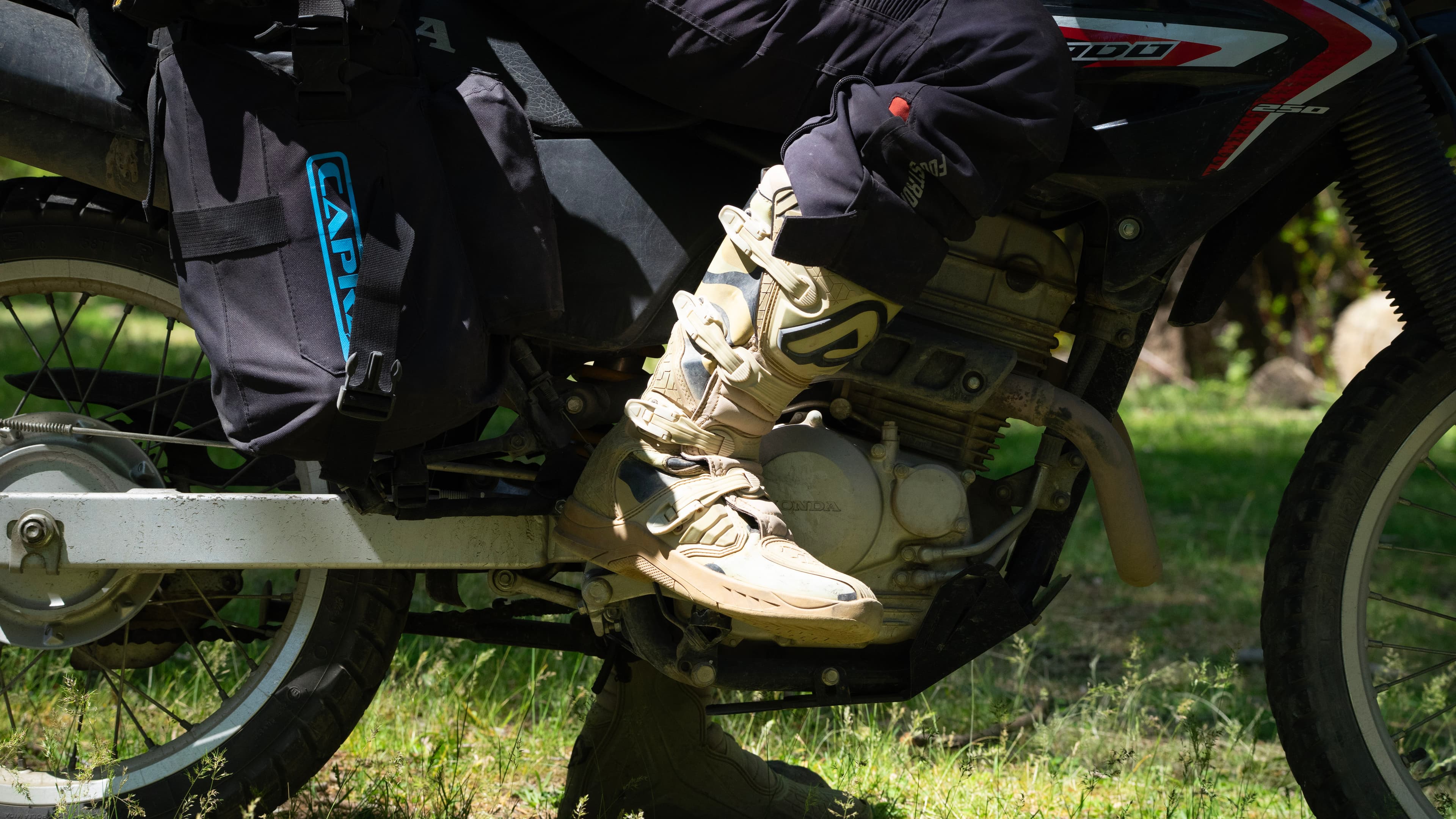 Grupo de riders de Moto On/Off durante una travesía