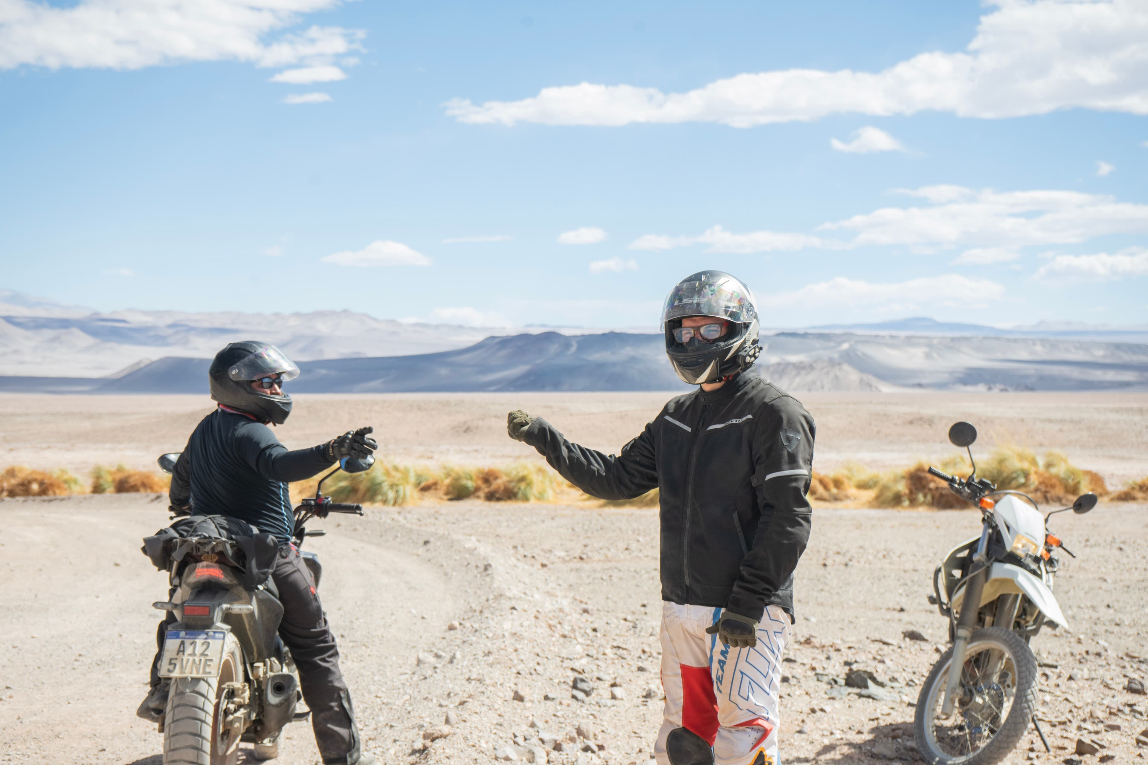 Riders de Moto On/Off reunidos durante una salida en moto