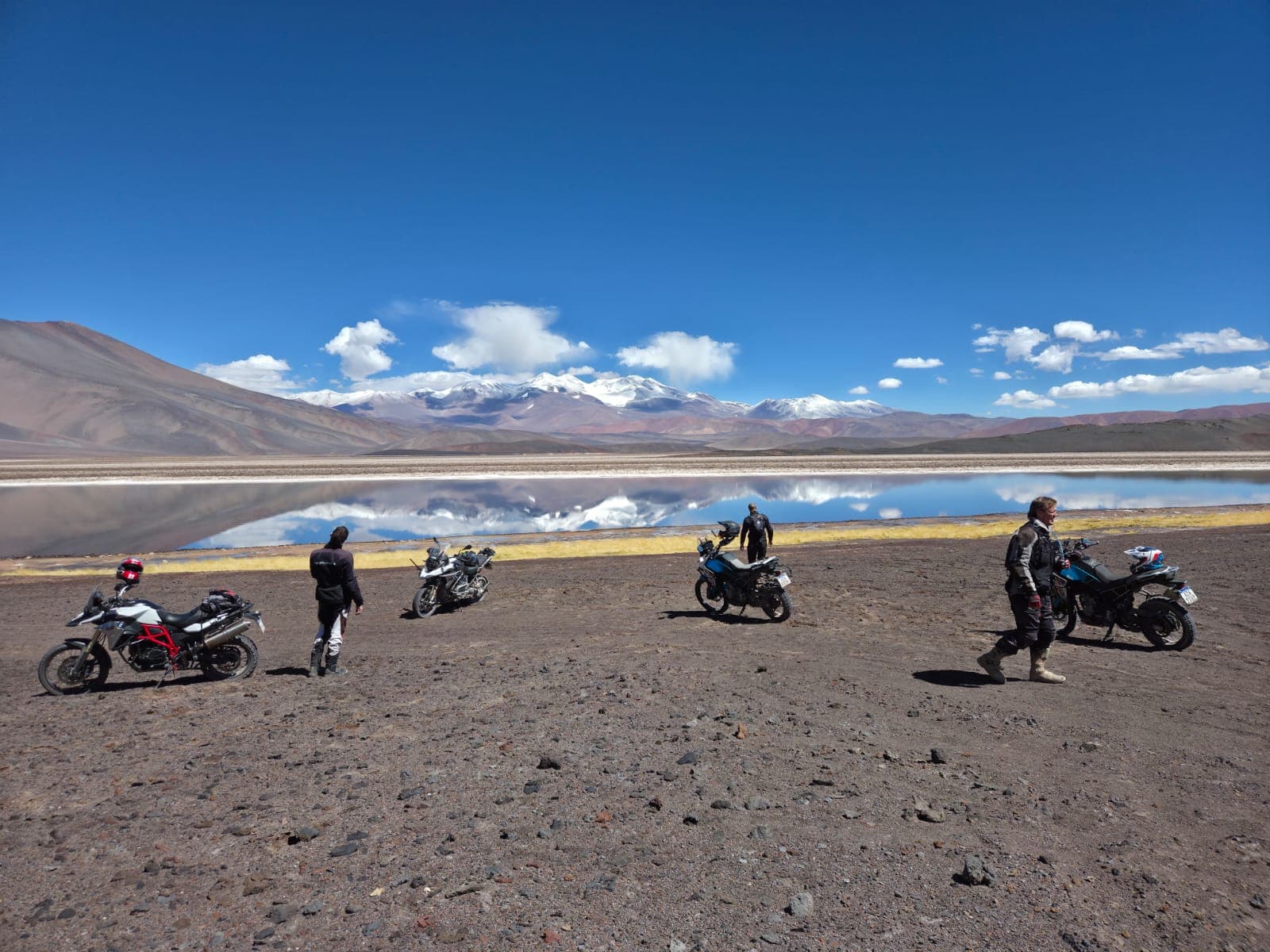 Moto sobre caminos probados de Catamarca